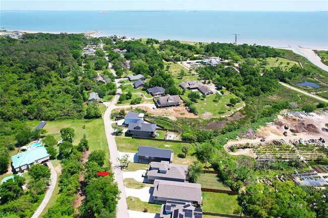 Building Photo - 719 Baywood Dr