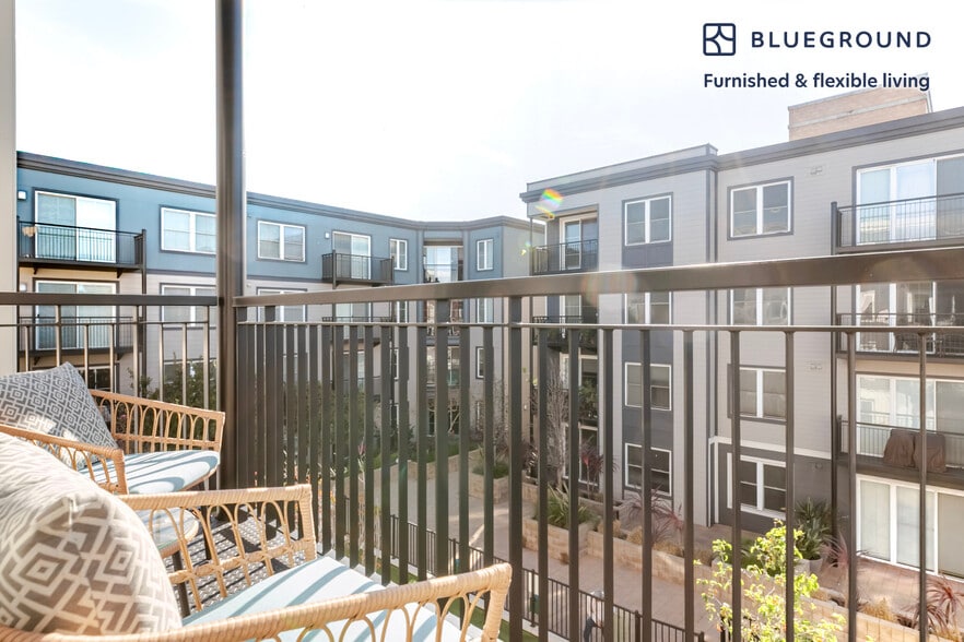 Building Photo - 5684 Bay St