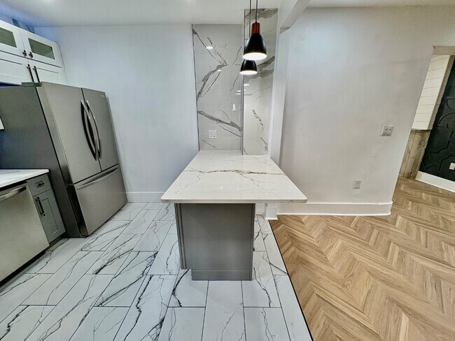 Building Photo - 5616 Phillips Ave