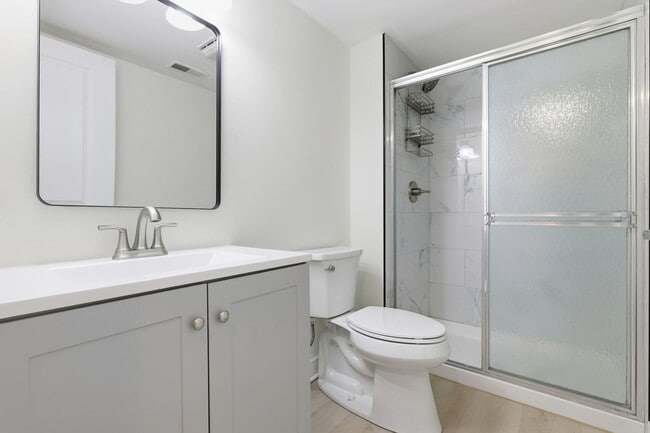 Building Photo - 382 Oak Trails Rd