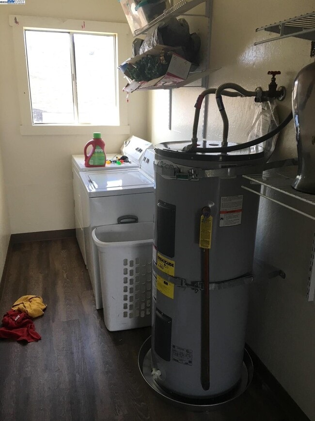 Building Photo - 17 Raggio Rd