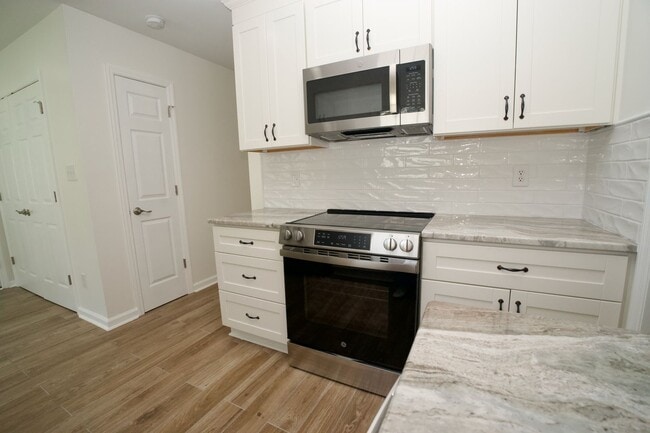 Building Photo - 210 Hayden Pl