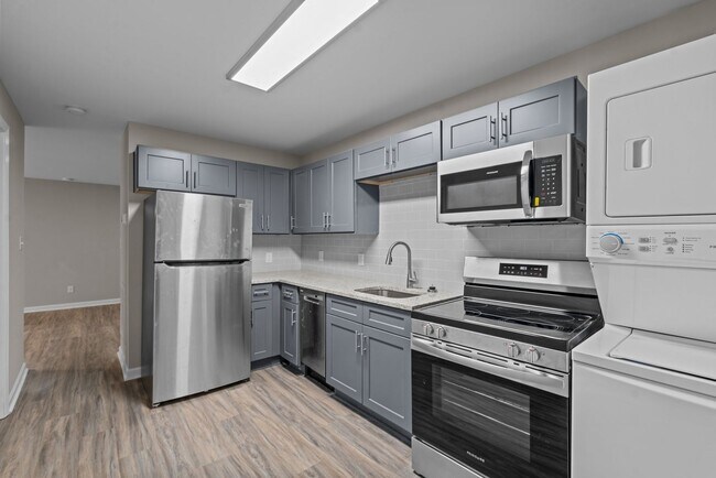 Building Photo - Experience Modern Living: Newly Renovated 1 Bed, 1 Bath Apartment Coming Soon!