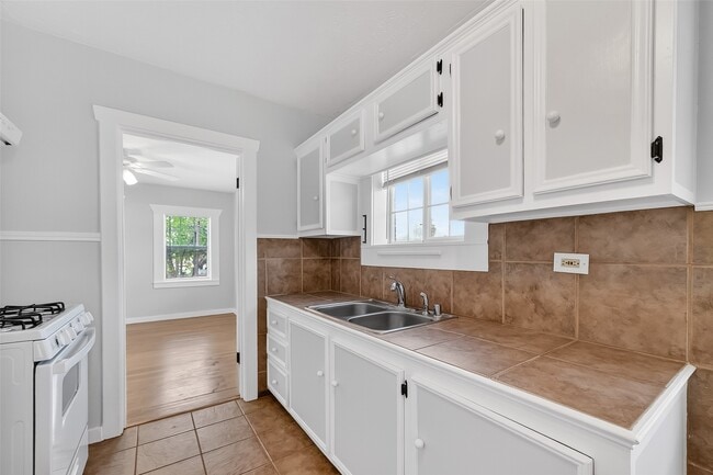 Building Photo - 2316 Freeman St