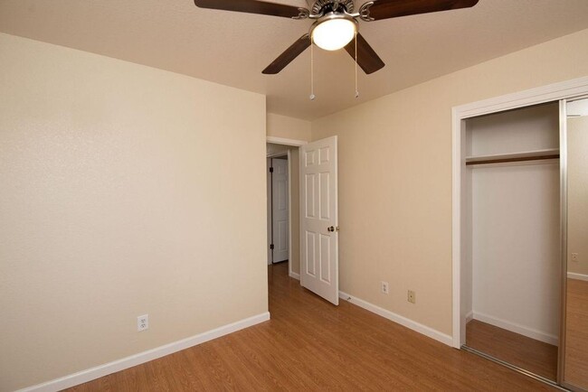 Building Photo - 4 bedroom in NW Modesto near shopping, Kai...