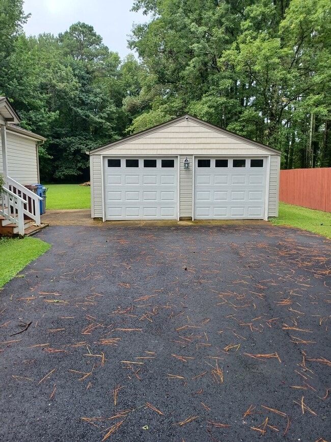 Building Photo - Beautiful home on large lot in Western Branch