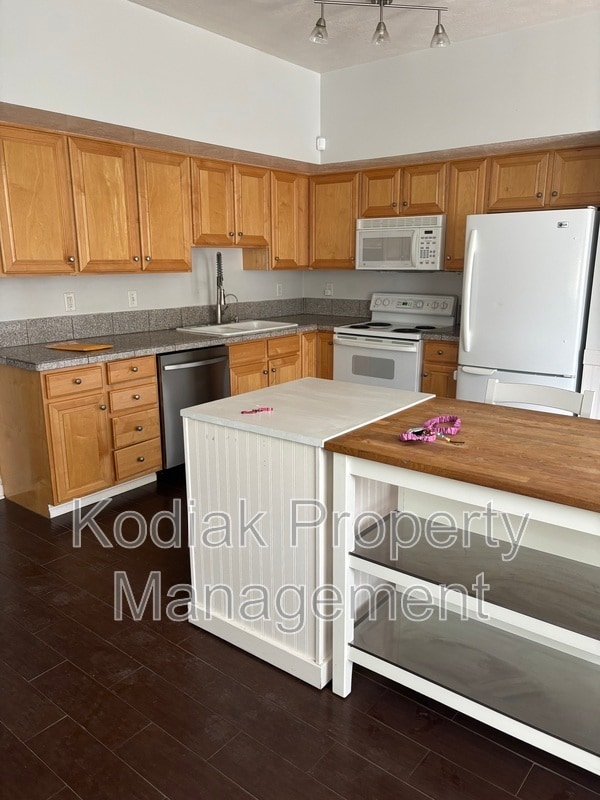 Building Photo - 153 N Bamberger Rd E