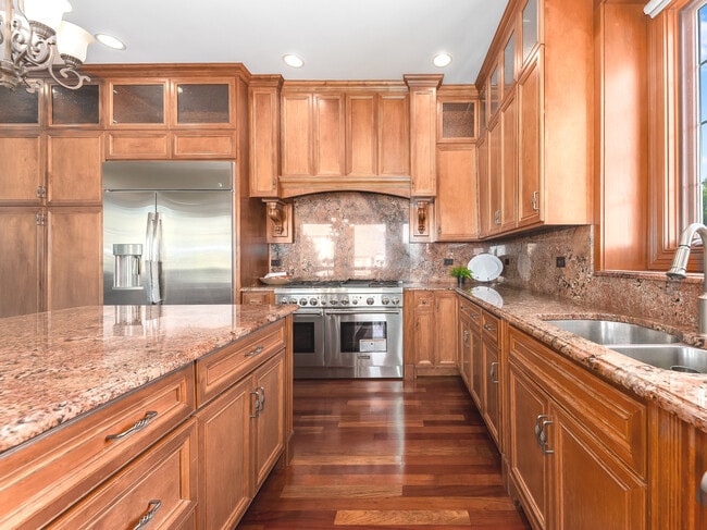 Building Photo - 2504 Skylane Dr