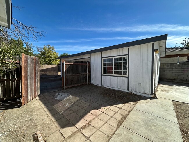 Building Photo - Quaint two bedroom home on Devonshire!