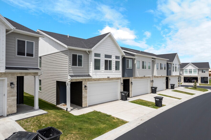 Primary Photo - 569 N Richland Valley St