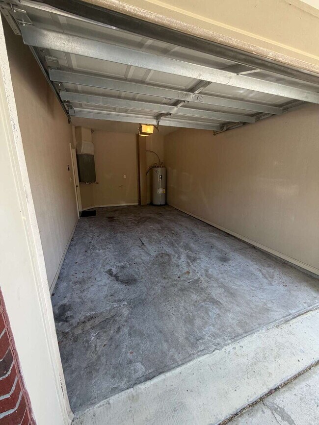Building Photo - Luxurious 3-Bedroom Condo in Panama City, FL with Spacious Layout and Modern Amenities!