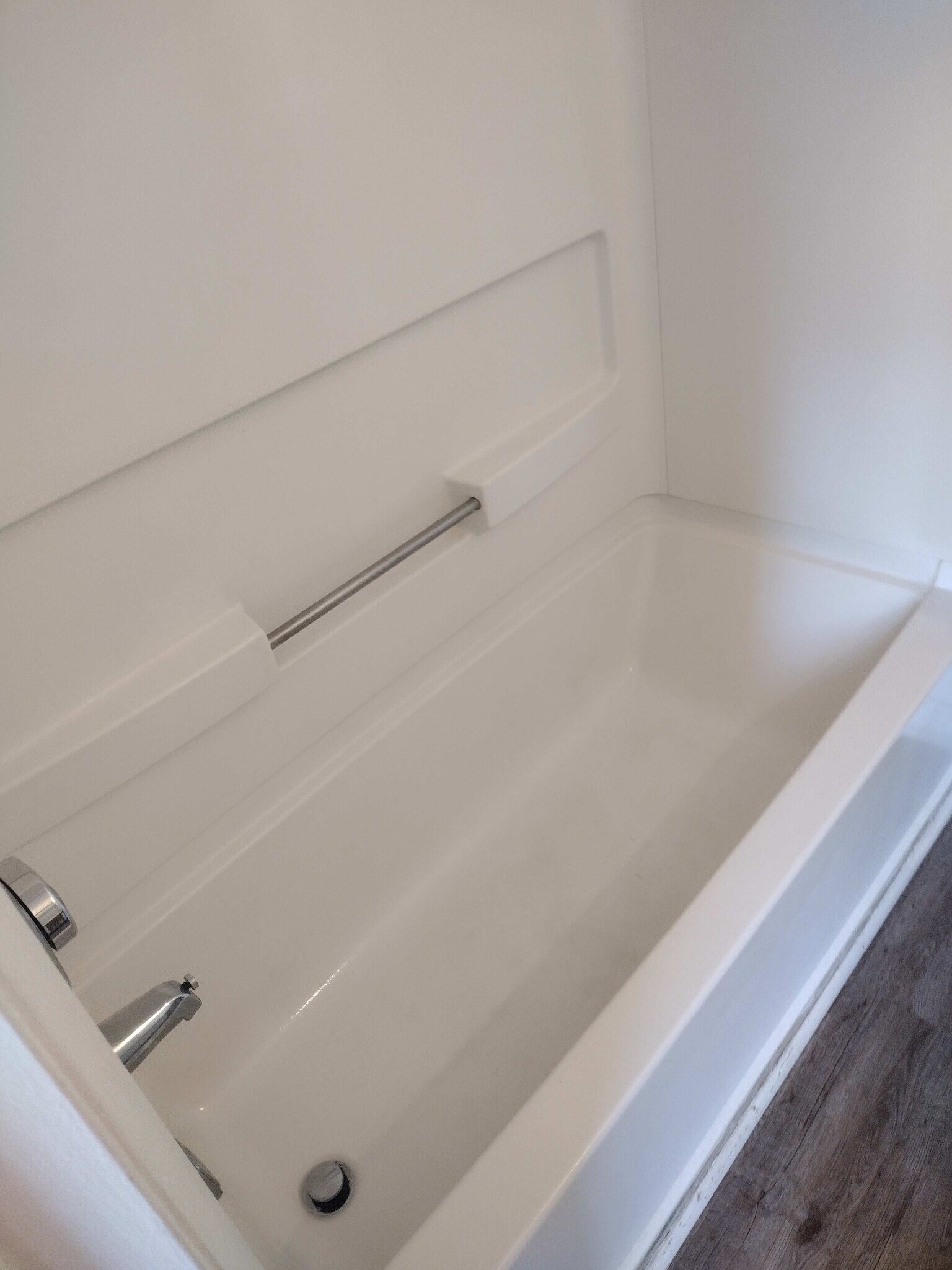 Tub - 1221 University Ct