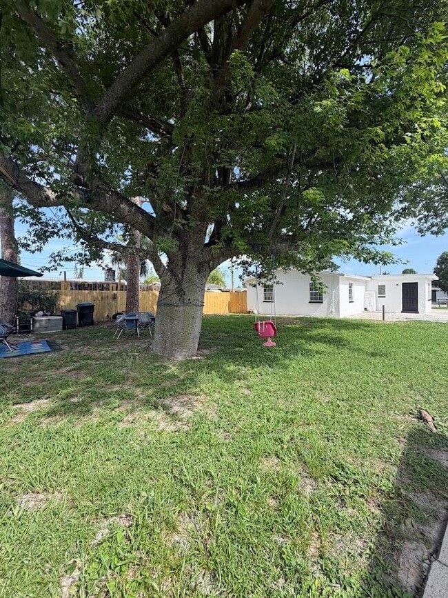 Building Photo - 5899 Mango Rd