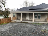 Building Photo - 1 Bed w/an Office, fenced yard, new applia...