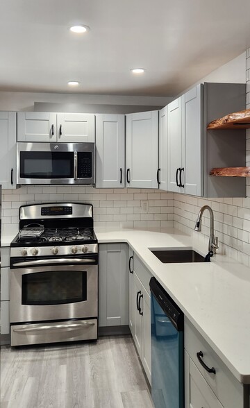 Kitchen - 1029 Underhill Ave