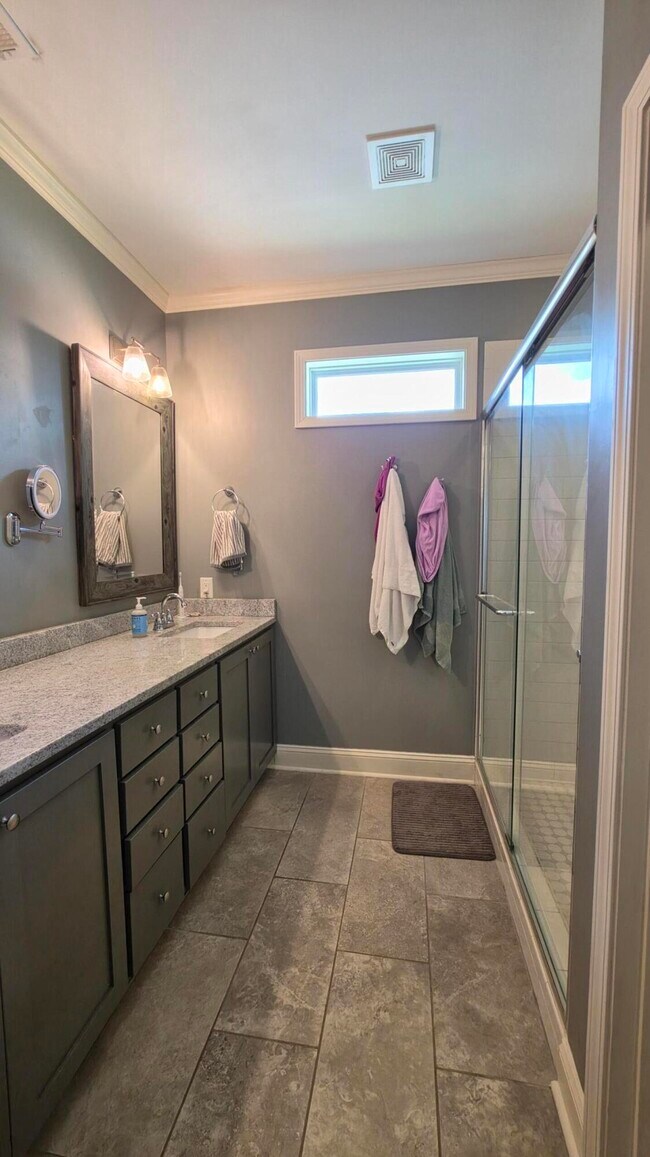 Building Photo - 3120 Mayflower Ln