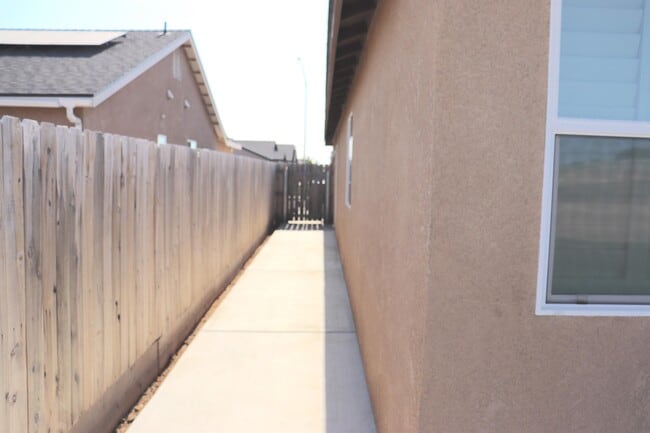 Building Photo - 1884 Clover Drive