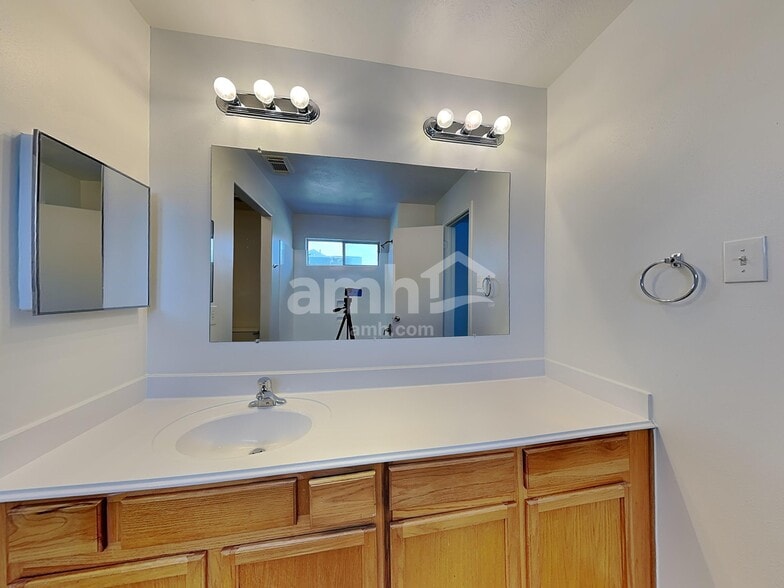 Building Photo - 14231 Bonham Oaks Ln