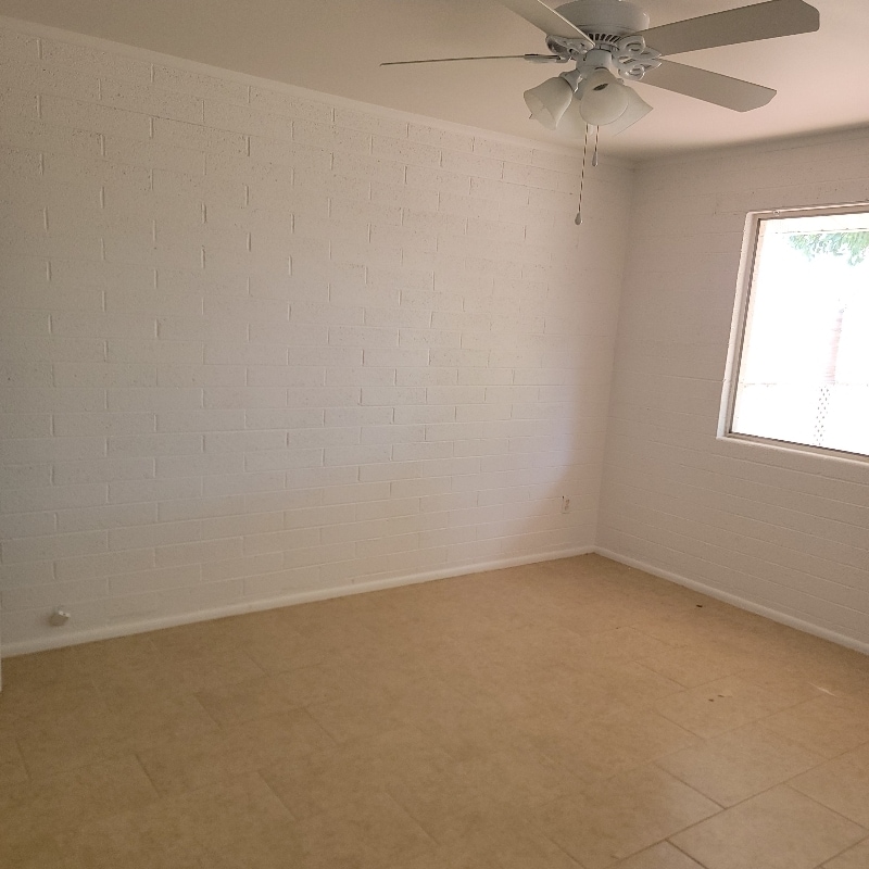 Building Photo - 10613 W El Rancho Dr