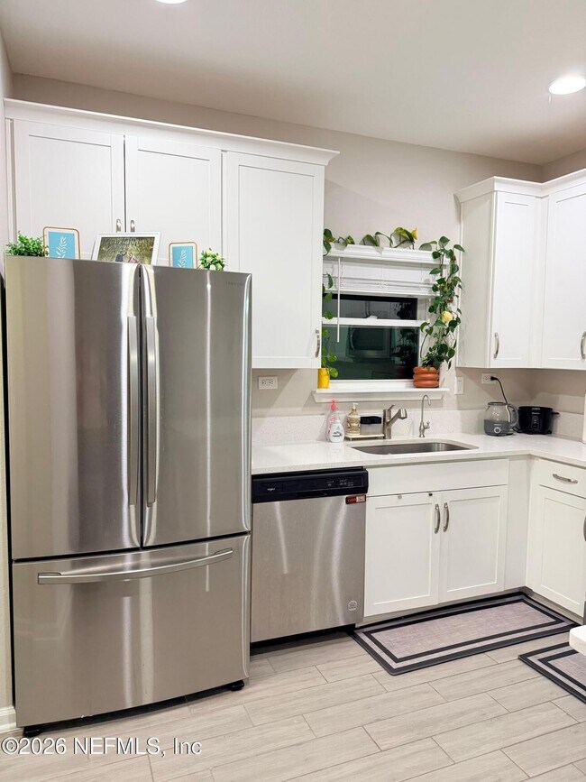 Building Photo - 70 Golden Fern Dr