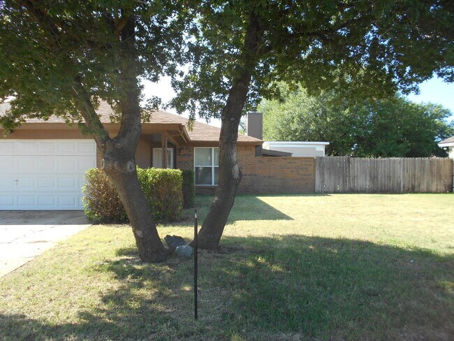 Building Photo - 4/2/2 in NW Lubbock