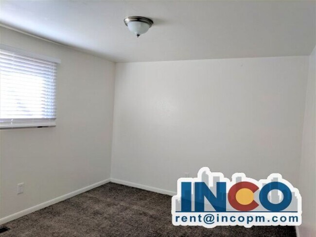 Building Photo - 3237 S Huron St