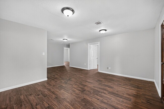 Building Photo - 1112 Johnson St