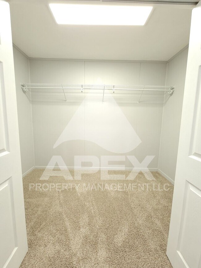 Building Photo - Craftsman Style 2 Bd 1.5- Ba Single Family Home with carport in North Knox!