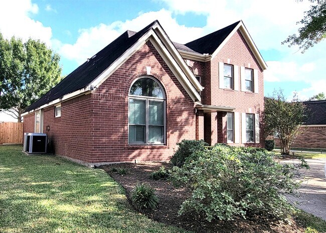 Building Photo - 2214 Old S Dr