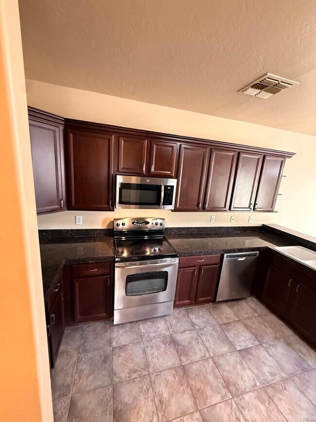 Building Photo - 8462 E Pampa Ave