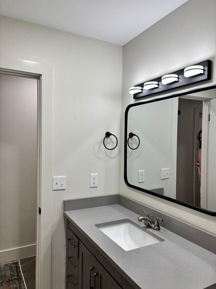 Shared bathroom - 726 Bancroft Way