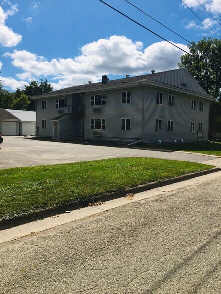 Photo of 12 unit apartment building - 20427 W Clark Ave Apt 11