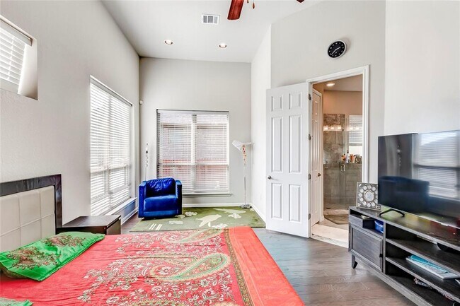 Building Photo - 722 Kingston Pl