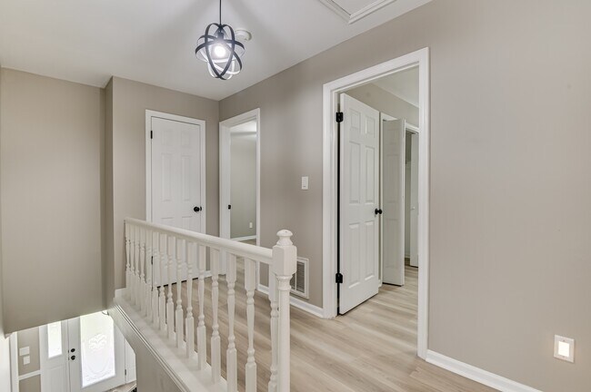 Building Photo - 454 Windtree Pl