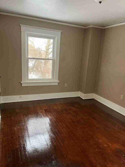 Building Photo - 1225 Amherst Pl