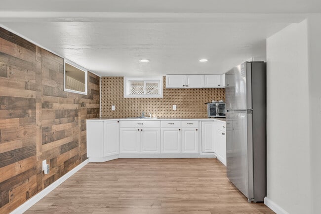 Building Photo - 202 S Middleton Rd