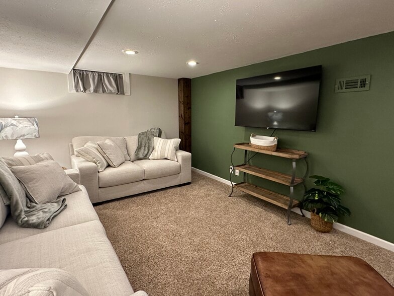 Building Photo - 4008 67th St