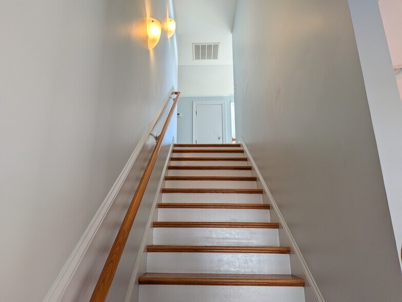 Building Photo - 927 Kensington Park Rd