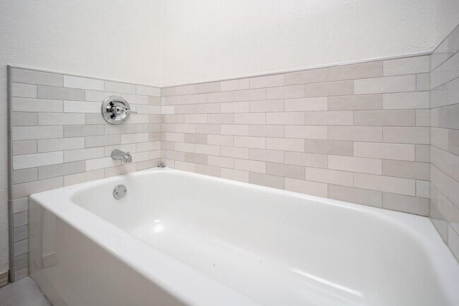 Building Photo - 3721 Southwind Ct