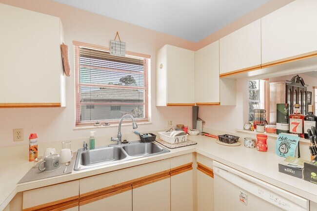 Building Photo - 33 Lake Vista Trail