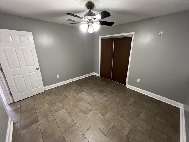 Building Photo - Charming 3 Bedroom Home in a Prime Zachary Location & School District!