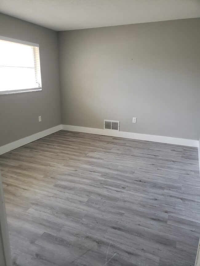 Building Photo - 8060 Canterbury Cir