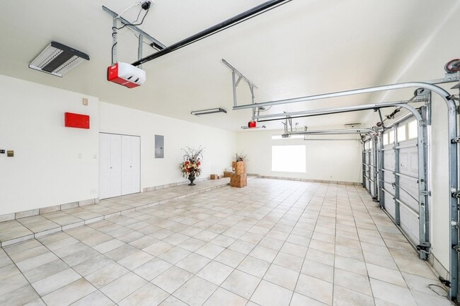 Building Photo - 314 Bordeaux Dr