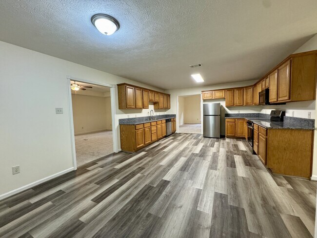 Building Photo - 44 Kirkland Dr