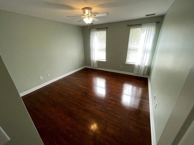 Building Photo - Remarkable East Jefferson Home For Rent