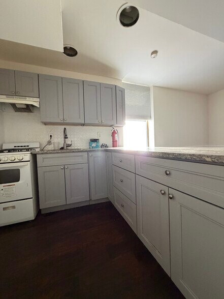 Building Photo - 1721 W Tioga St