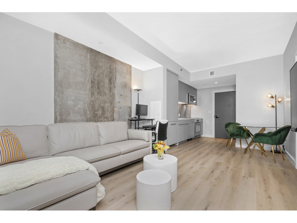 Building Photo - 55 Lagrange St