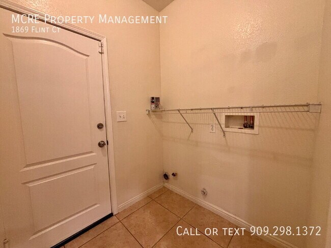 Building Photo - 1869 Flint Ct