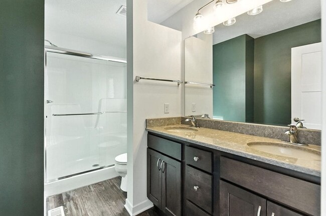 Building Photo - Near Lake Flanagan