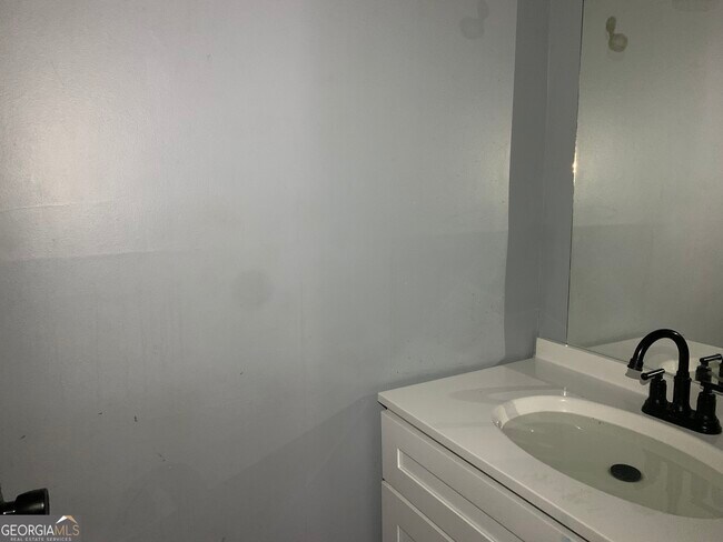 Building Photo - 95 Willowick Dr